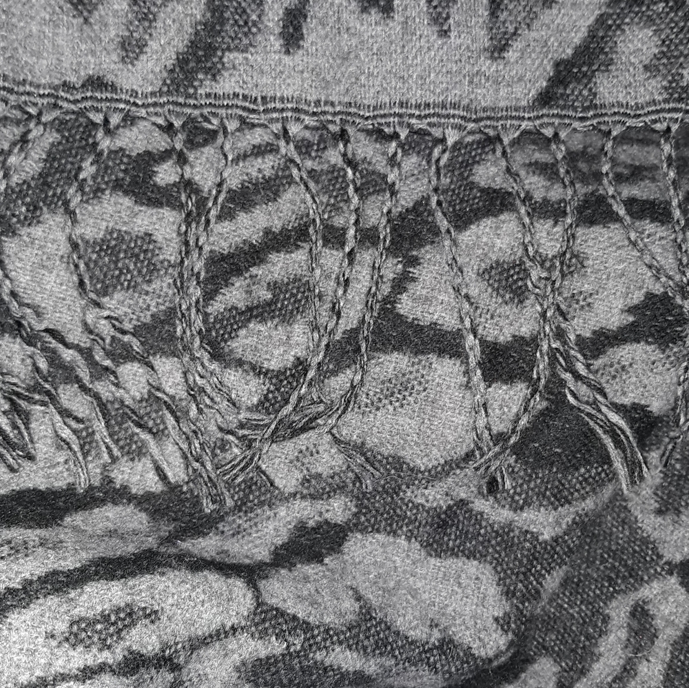 Poncho - Picture 6 of 8